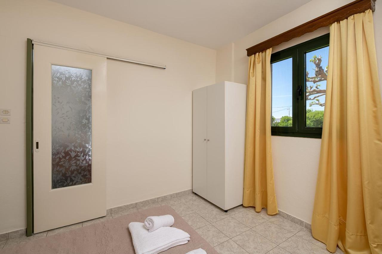 Vila Petrakis Afrathias Garden House Kalamaki  Exteriér fotografie