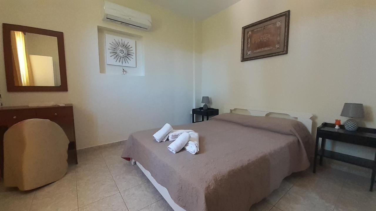 Vila Petrakis Afrathias Garden House Kalamaki  Exteriér fotografie