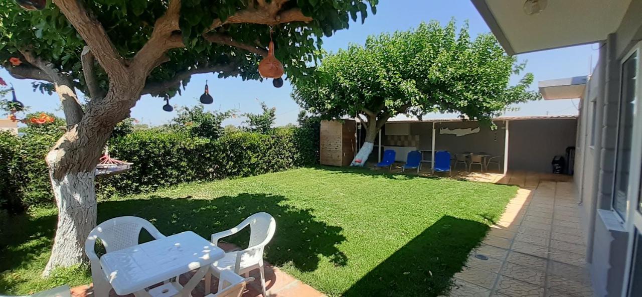 Vila Petrakis Afrathias Garden House Kalamaki  Exteriér fotografie